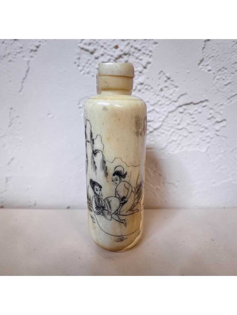Antique Chinese Bone Snuff Bottle, Early to mid-20th century